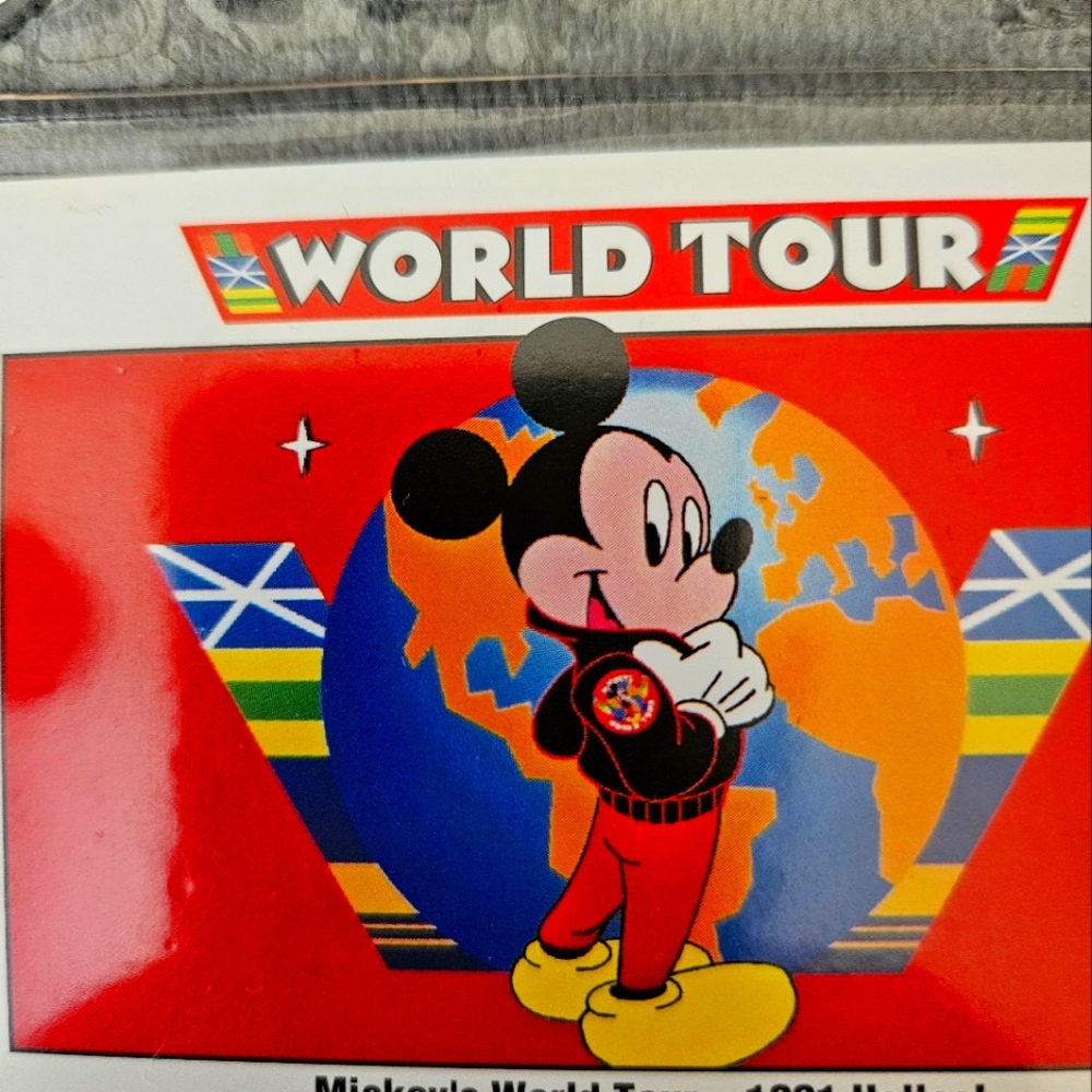 1991 Impel Mickey Mouse Family Portrait Collector Card